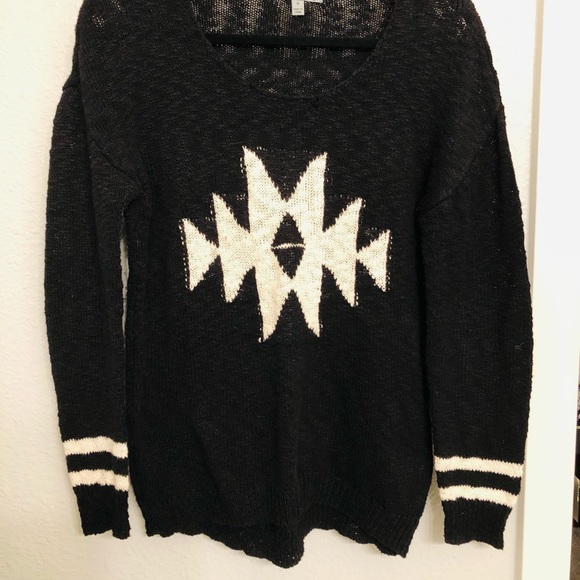 Olivia Sky | Tribal Sweater | Size: (SM) |
| COLOR: BLACK & WHITE | - Picture 2 of 7